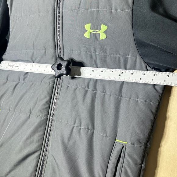 Under Armour Storm Cold Gear Infrared Jacket Size Medium Loose Fit Winter Jacket - Picture 3 of 10